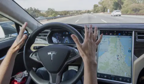 Gli italiani non vogliono la guida autonoma