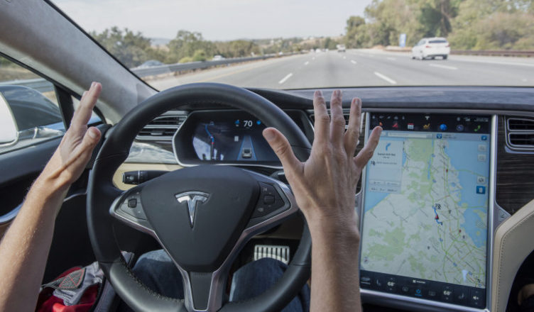 Gli italiani non vogliono la guida autonoma