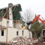 Eboli, demoliscono la casa ad un pensionato: morto d’infarto