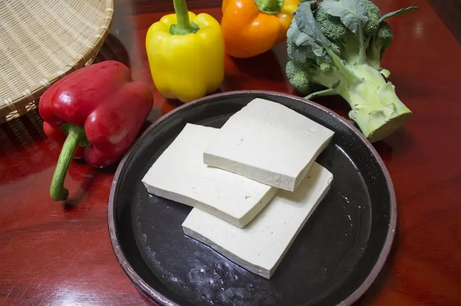 Il tofu, cos'è e come si cucina in modi diversi